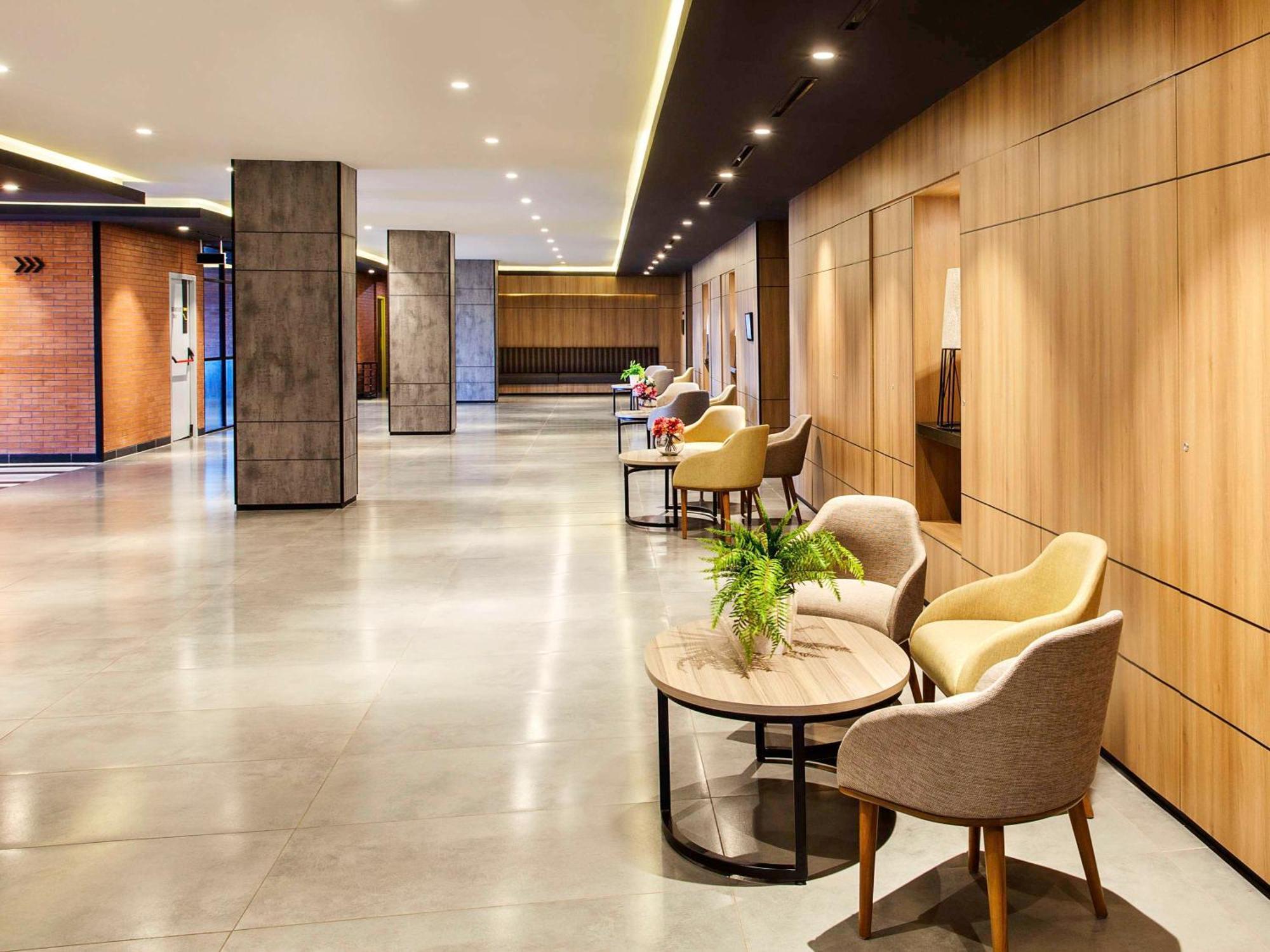 Hotel Ibis Styles Bekasi Jatibening Exterior foto